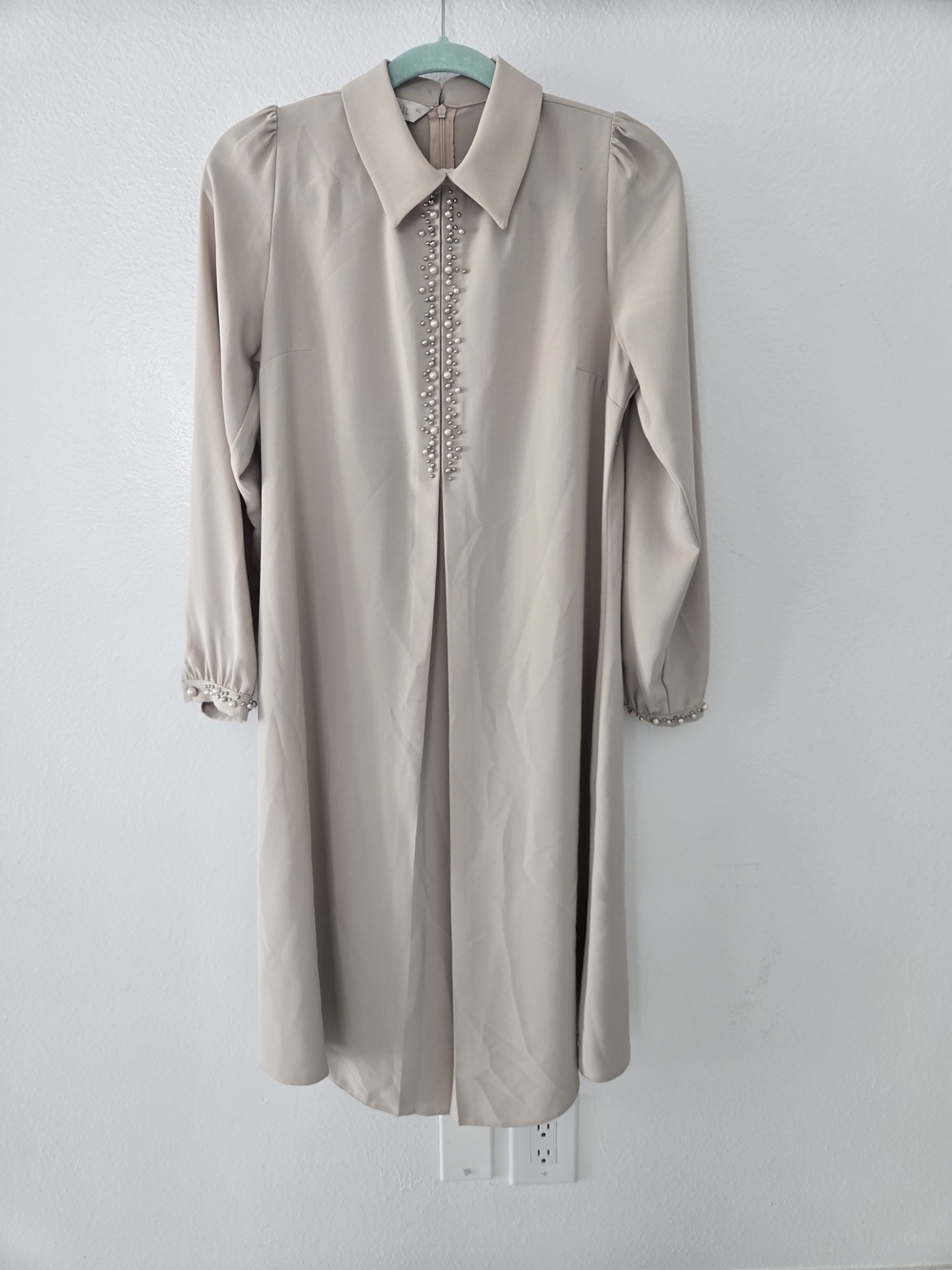 Pearl-Embellished Cream Midi Dress with Long Sleeves Size 40/M